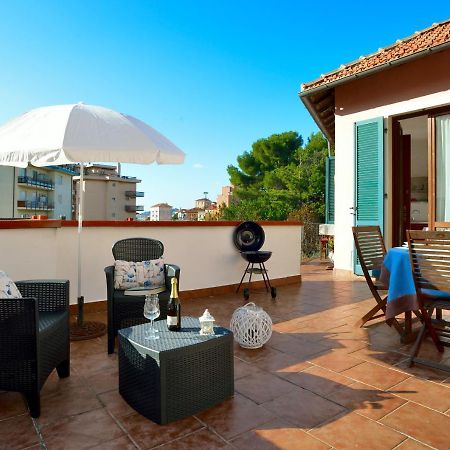Casa Con Grande Terrazza, Ac, Wifi, Posto Auto E Vicino Al Mare Villa Imperia Bagian luar foto