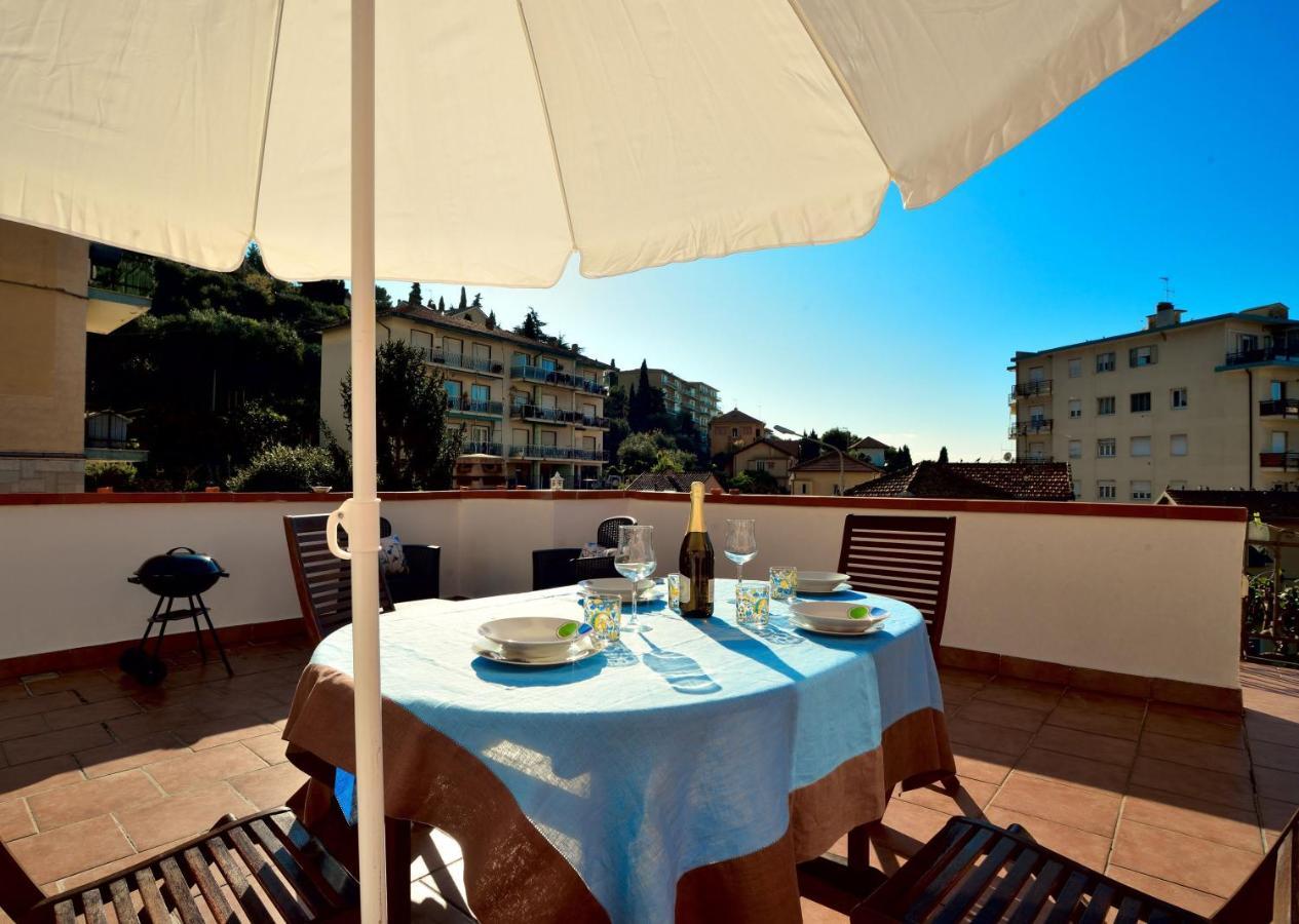 Casa Con Grande Terrazza, Ac, Wifi, Posto Auto E Vicino Al Mare Villa Imperia Bagian luar foto